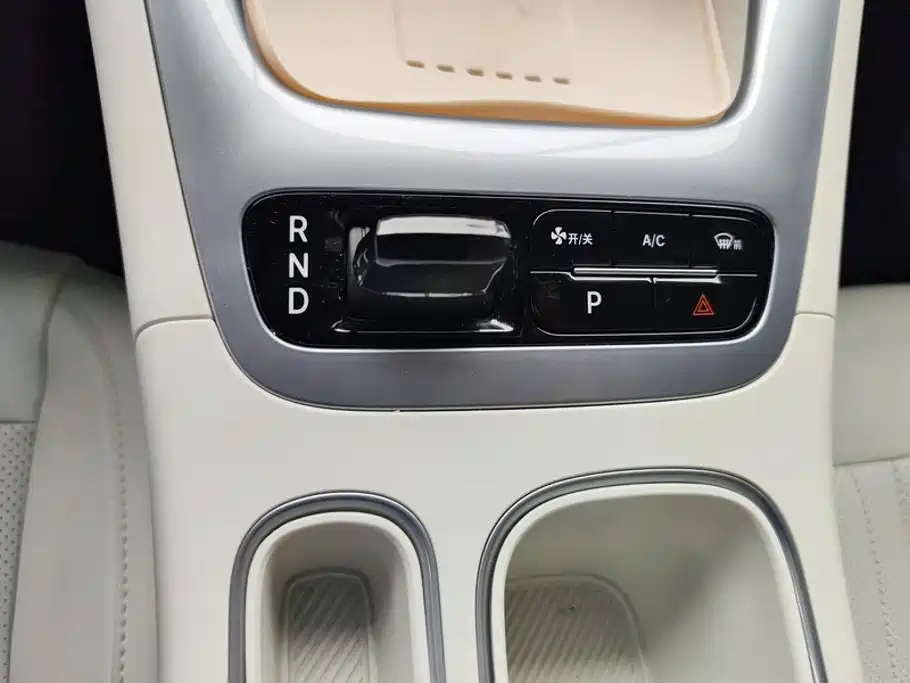 Geely Galaxy Starwish 2025 — фото 16