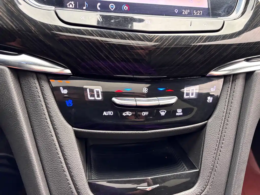 Cadillac XT6 2021 — фото 18