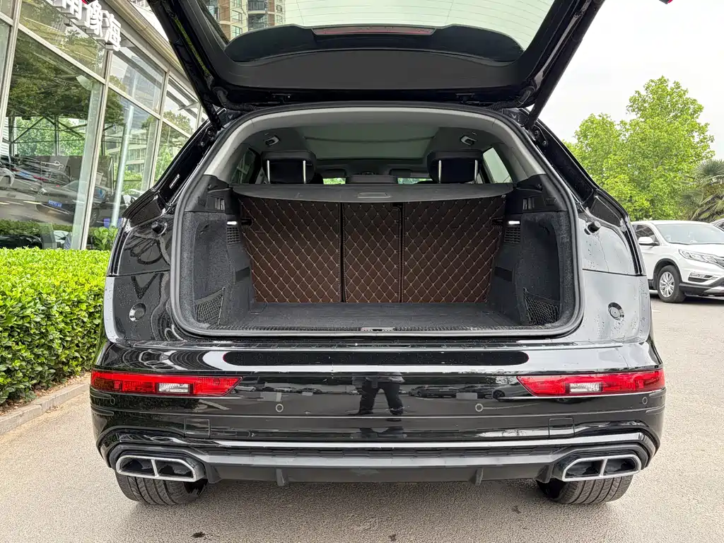 Audi Q5L 2023 — фото 12