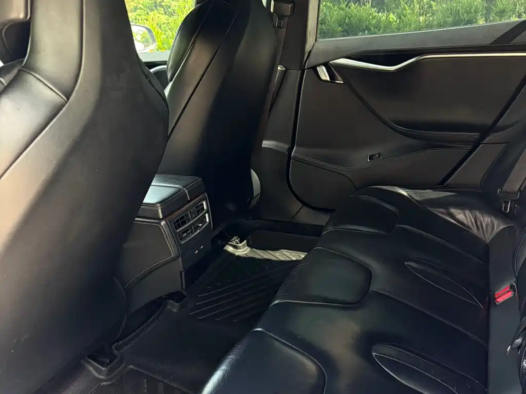 Tesla Model S 2017 — фото 16