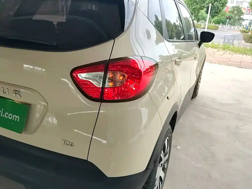 Renault Captur 2018 — фото 8