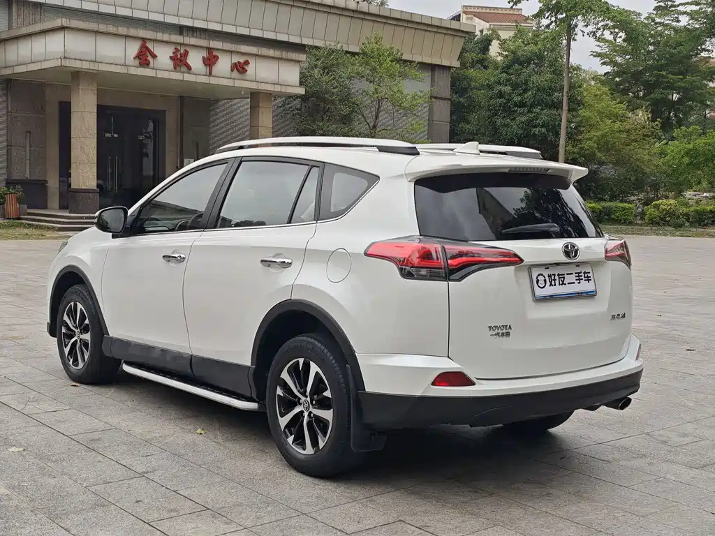 Toyota RAV4 2017 — фото 7
