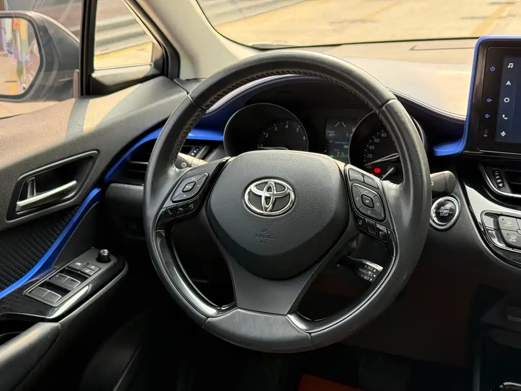 Toyota C-HR 2022 — фото 24