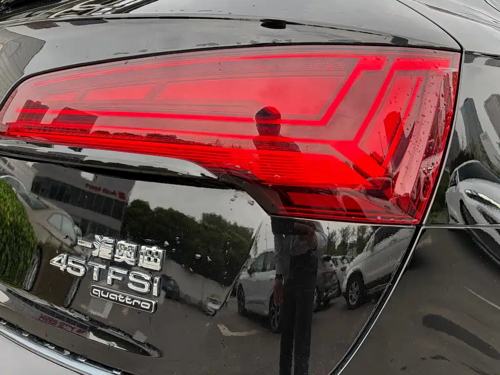 Audi Q5L 2023 — фото 14