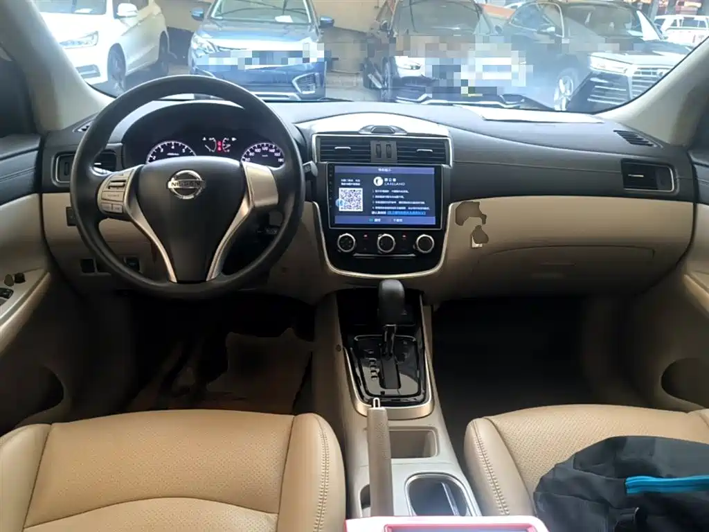 Nissan Tiida 2016 — фото 10