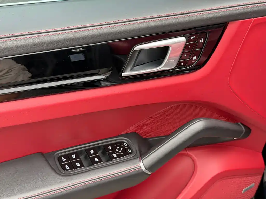 Porsche Cayenne 2020 — фото 18