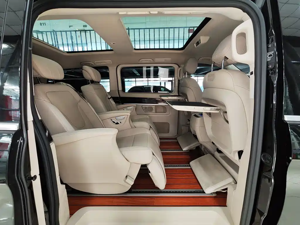 Mercedes-Benz V-Class 2019 — фото 10