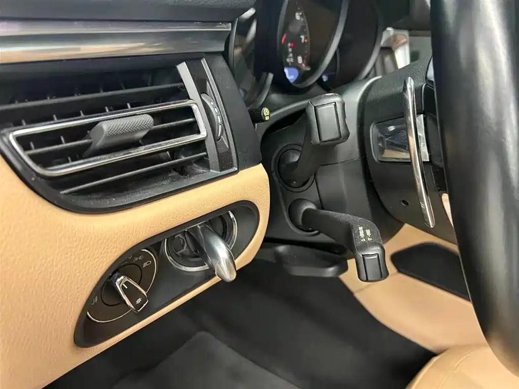 Porsche Macan 2019 — фото 12