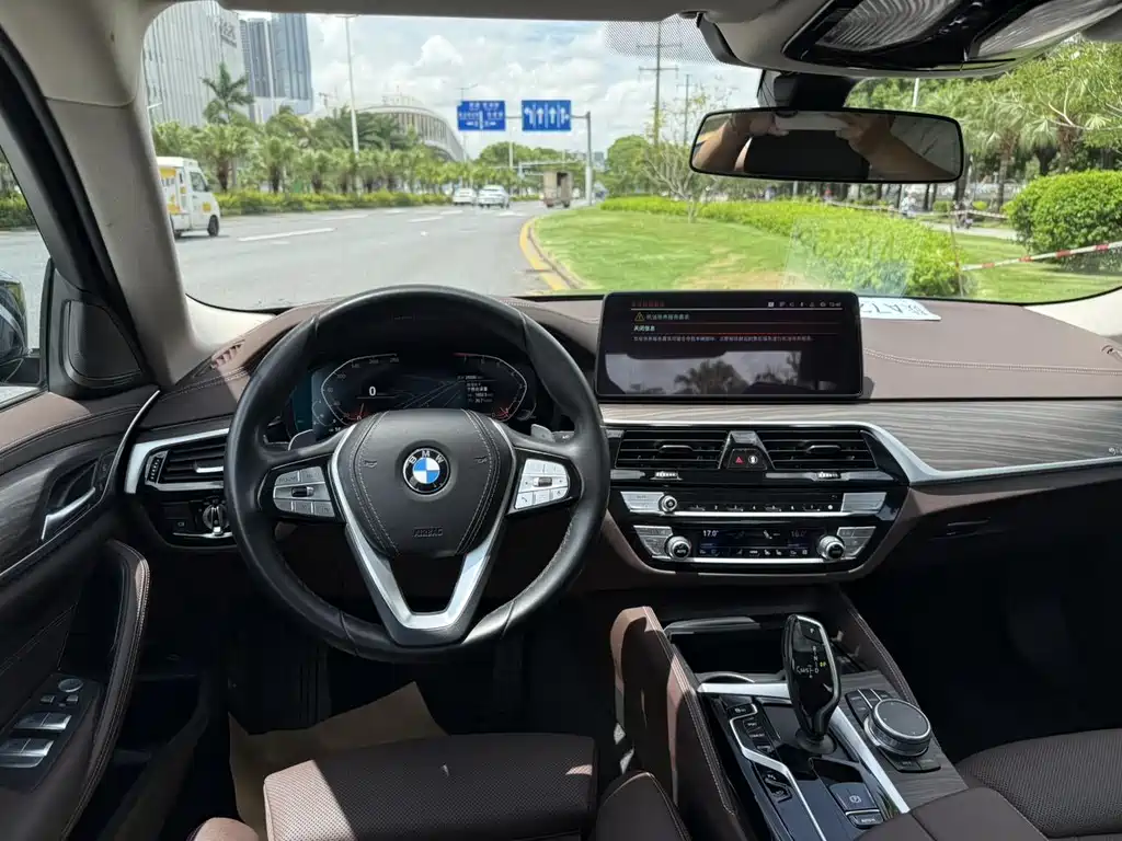 BMW 5 Series 2022 — фото 15