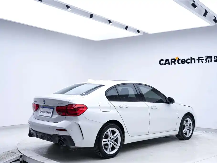 BMW 1 Series 2023 — фото 10