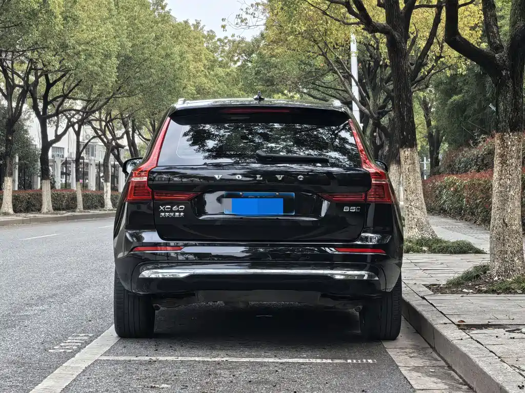 Volvo XC60 2023 — фото 13