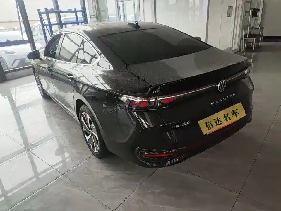 Volkswagen Magotan 2025