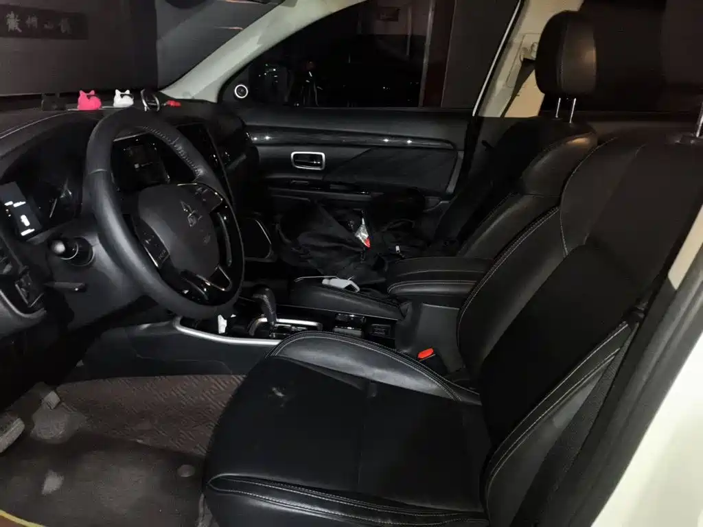 Mitsubishi Outlander 2019 — фото 11