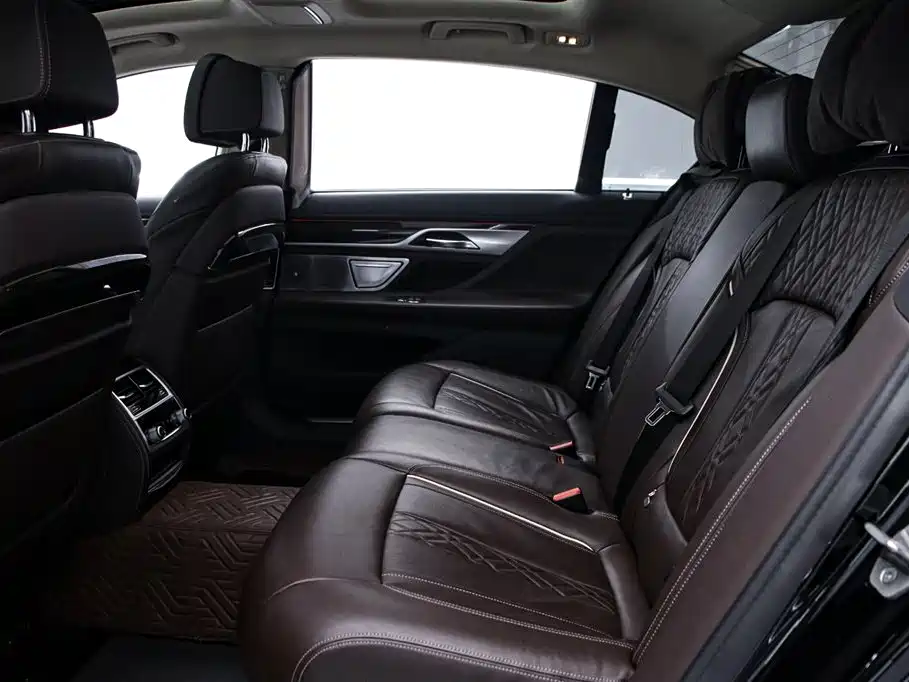 BMW 7 Series 2021 — фото 14