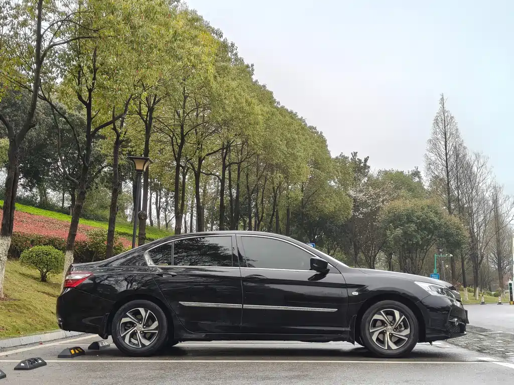 Honda Accord 2017 — фото 12