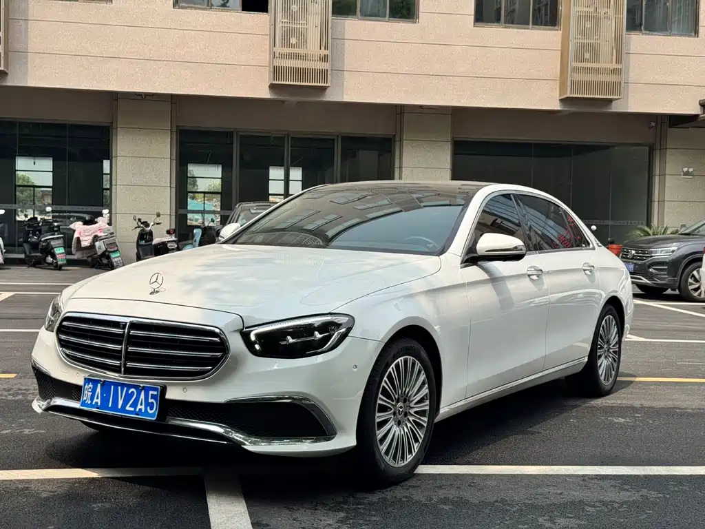 Mercedes-Benz E-Class 2023 — фото 1