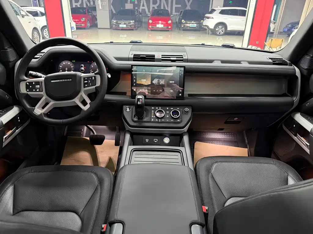 Land Rover Defender 2023 — фото 24