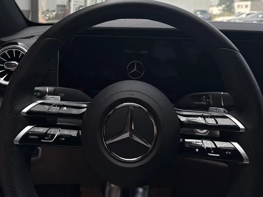 Mercedes-Benz E-Class 2022 — фото 12