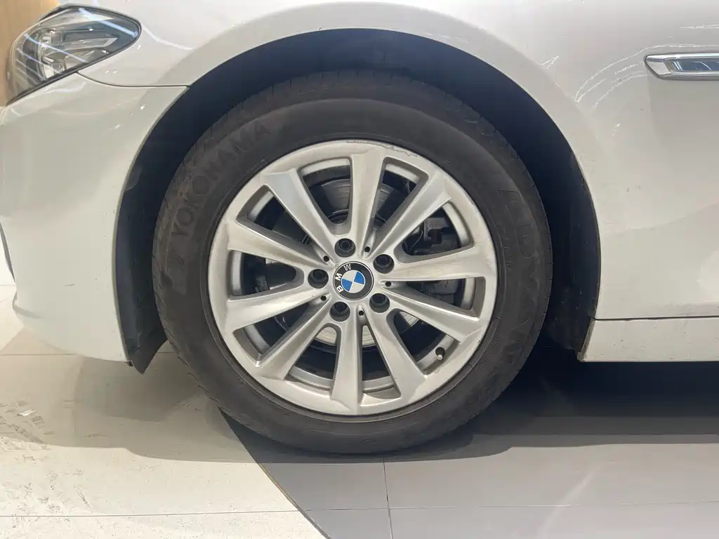 BMW 5 Series 2016 — фото 27