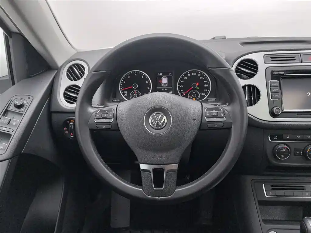 Volkswagen Tiguan 2015 — фото 11