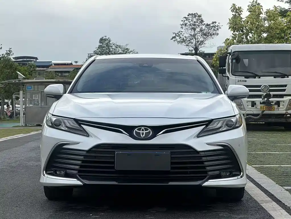 Toyota Camry 2021 — фото 2