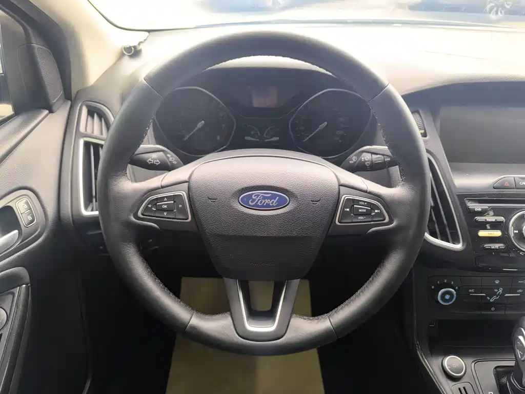 Ford Focus 2018 — фото 15
