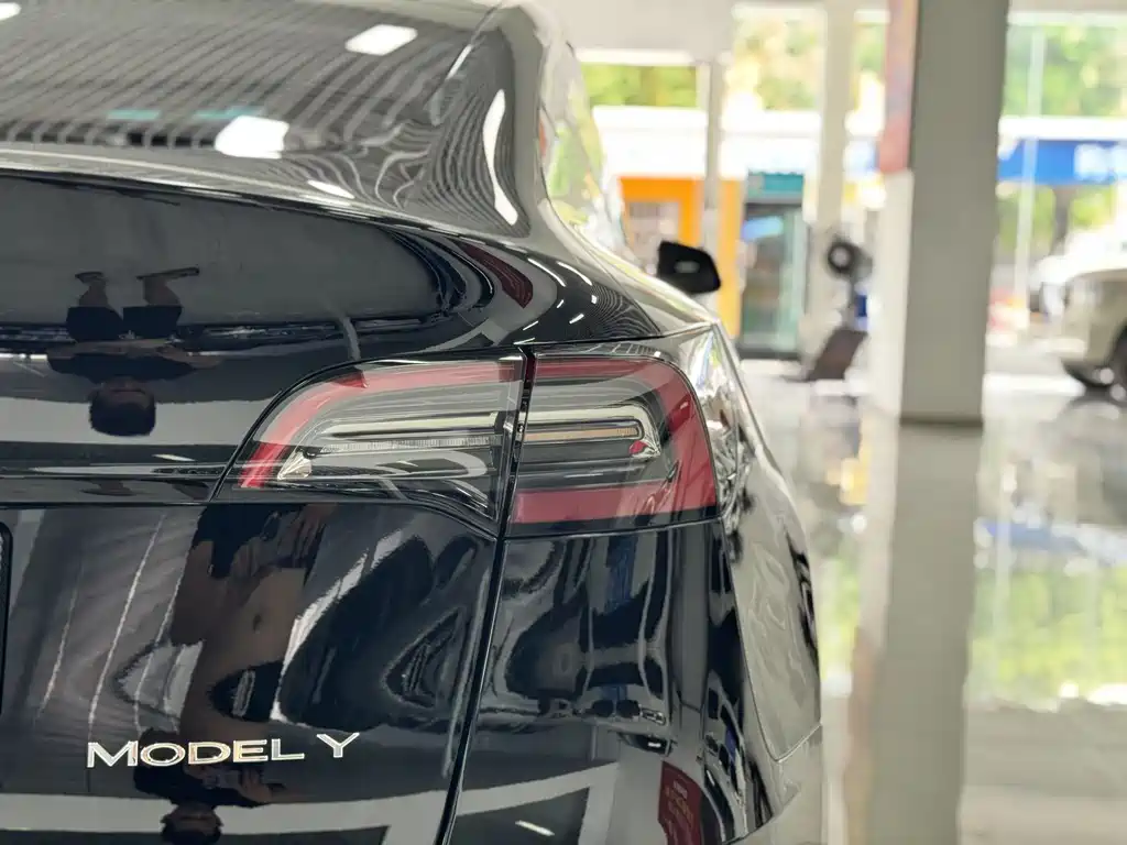 Tesla Model Y 2023 — фото 12