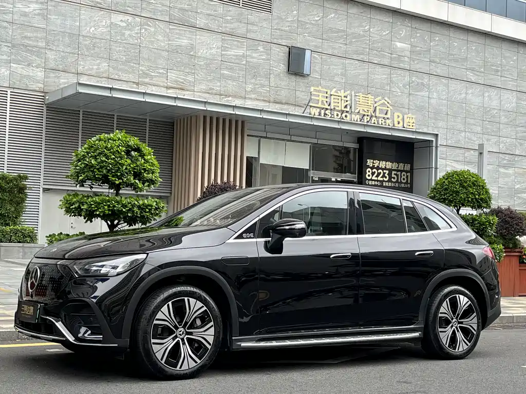 Mercedes-Benz EQE SUV 2025 — фото 1