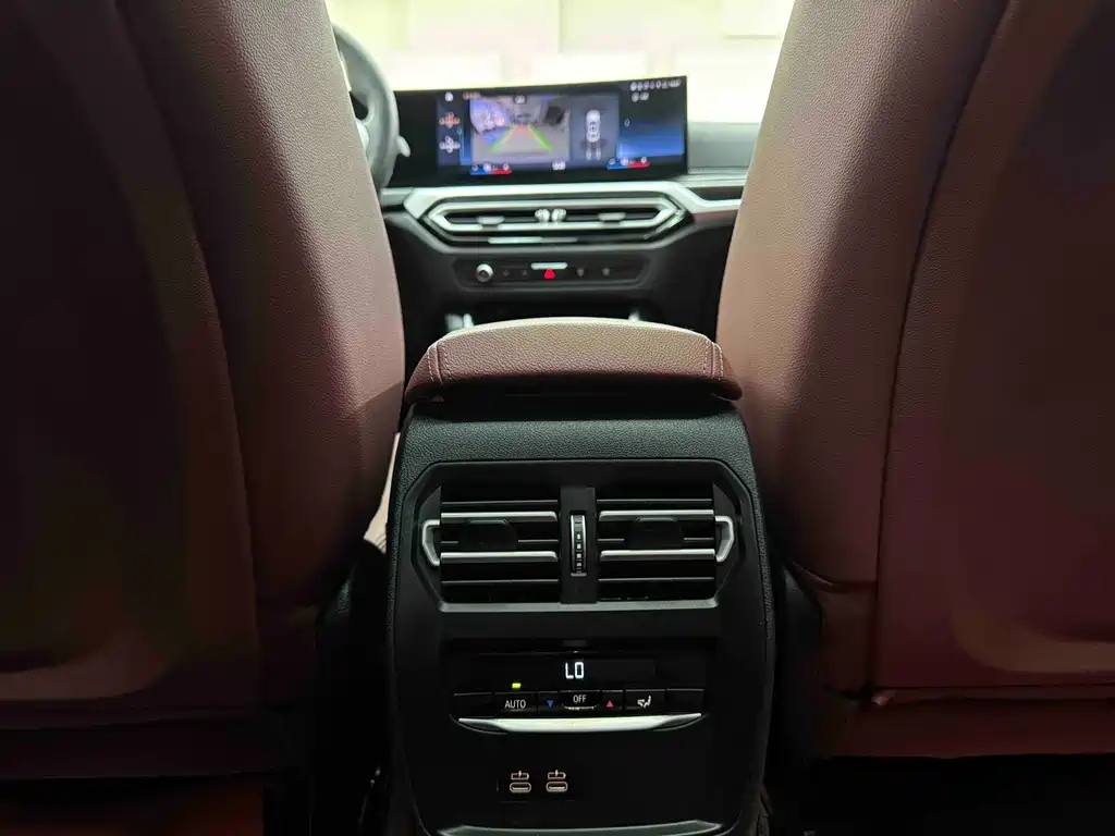 BMW 3 Series 2023 — фото 19