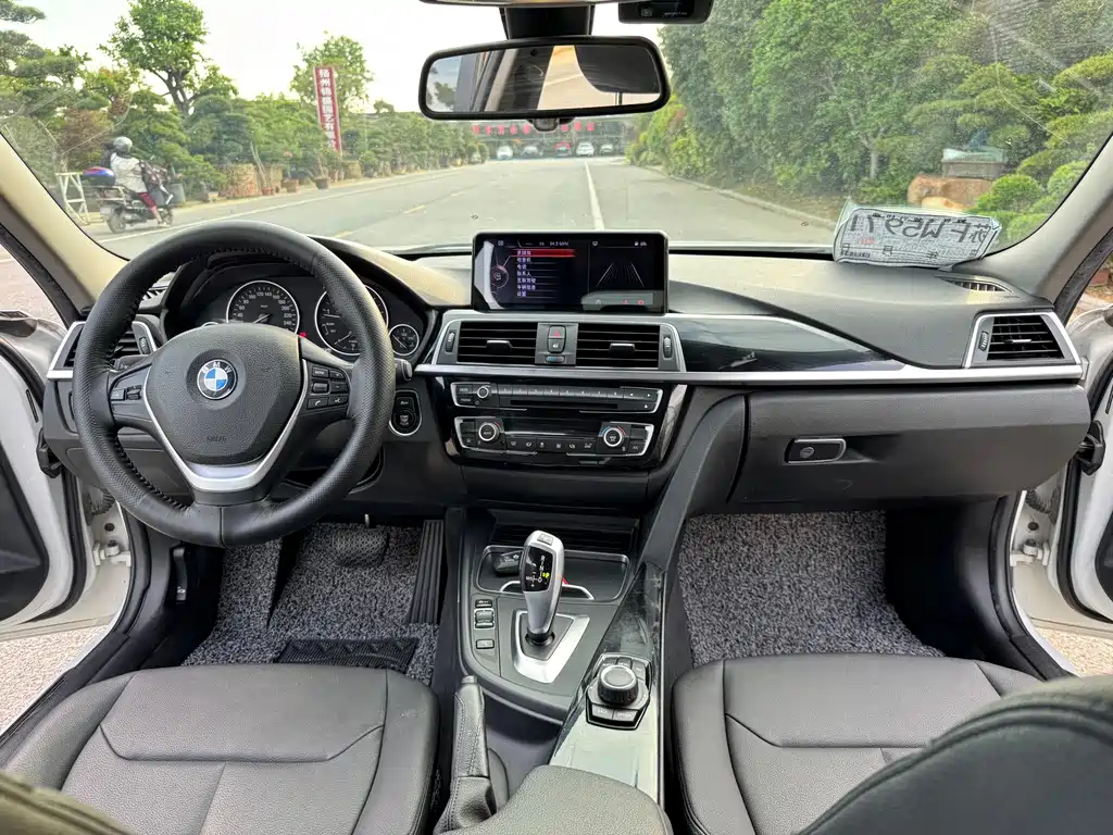 BMW 3 Series 2017 — фото 9