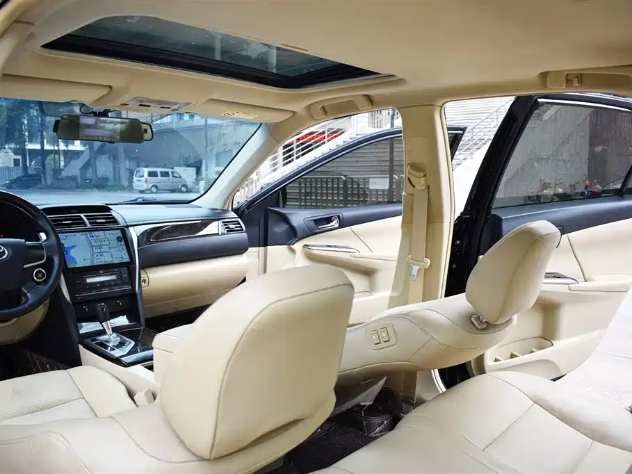 Toyota Camry 2015 — фото 12