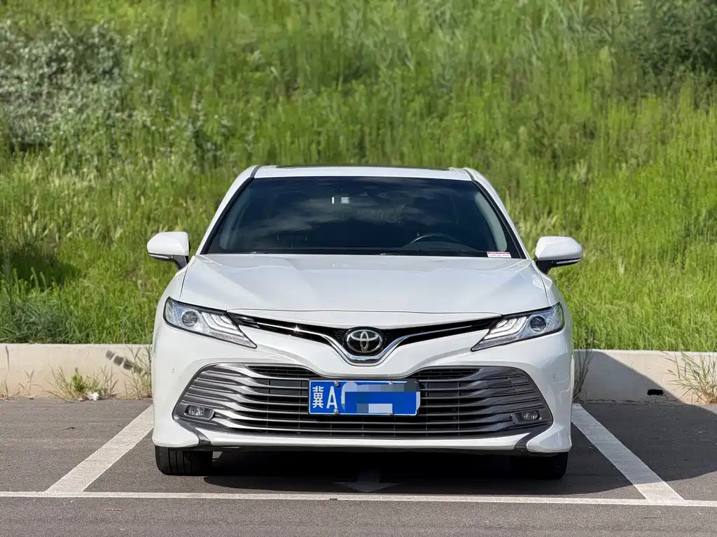 Toyota Camry 2019 — фото 2