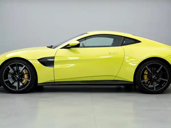 Aston Martin V8 Vantage 2018