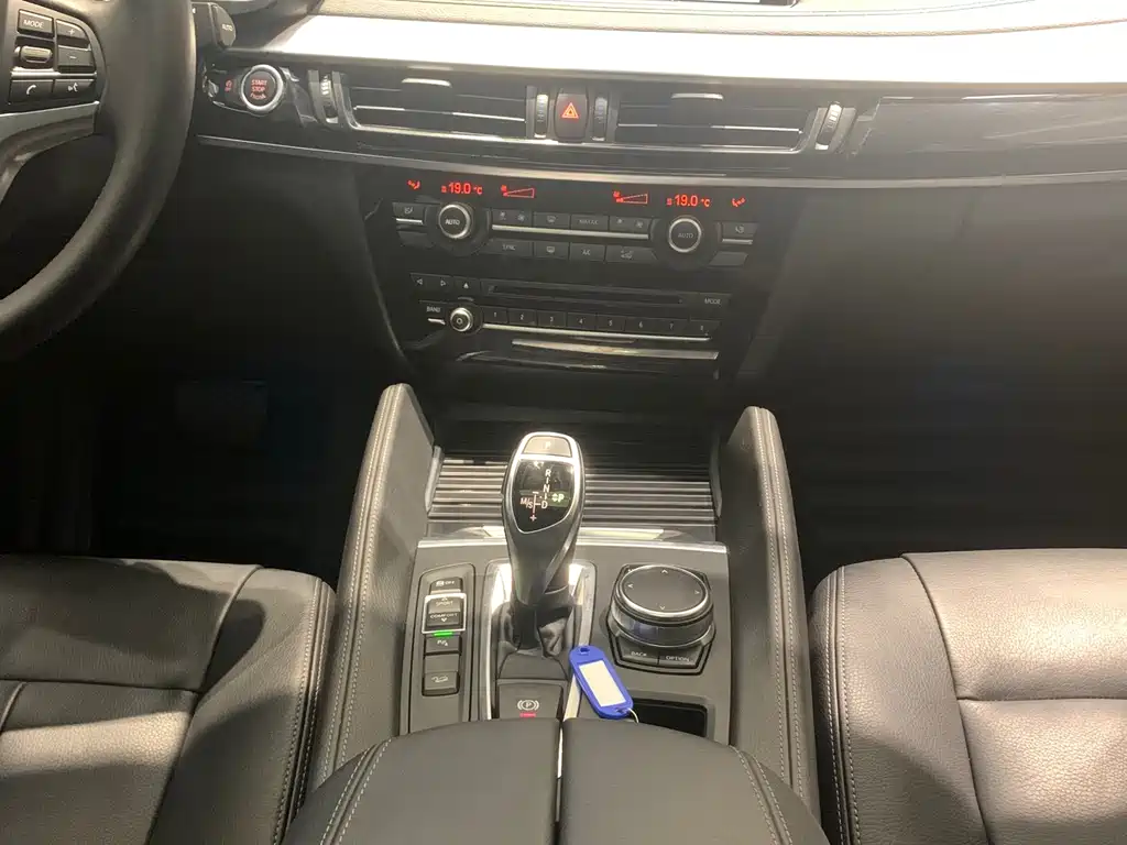 BMW X6 2018 — фото 11