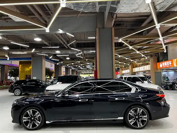 BMW i7 2024