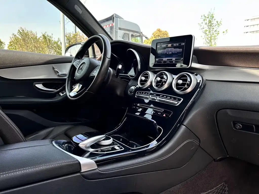 Mercedes-Benz GLC 2017 — фото 10