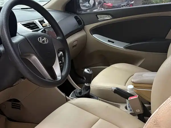 Hyundai Accent 2014