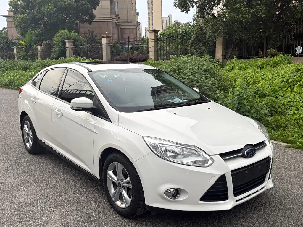 Ford Focus 2015 — фото 3
