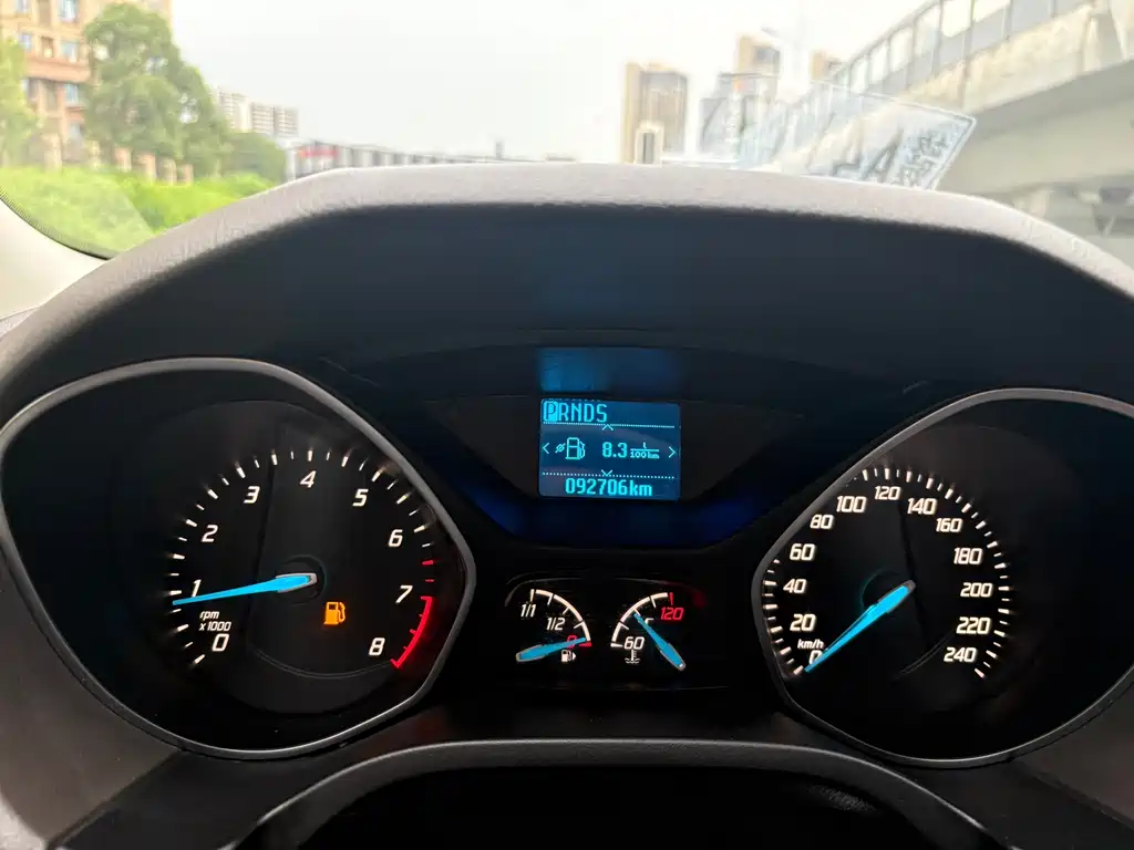 Ford Focus 2015 — фото 10