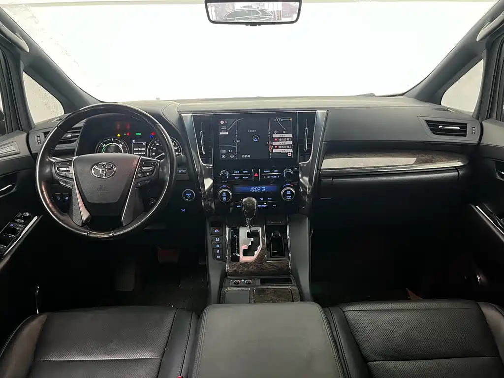 Toyota Alphard 2023 — фото 11