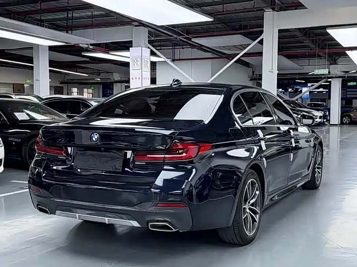 BMW 5 Series 2021 — фото 18