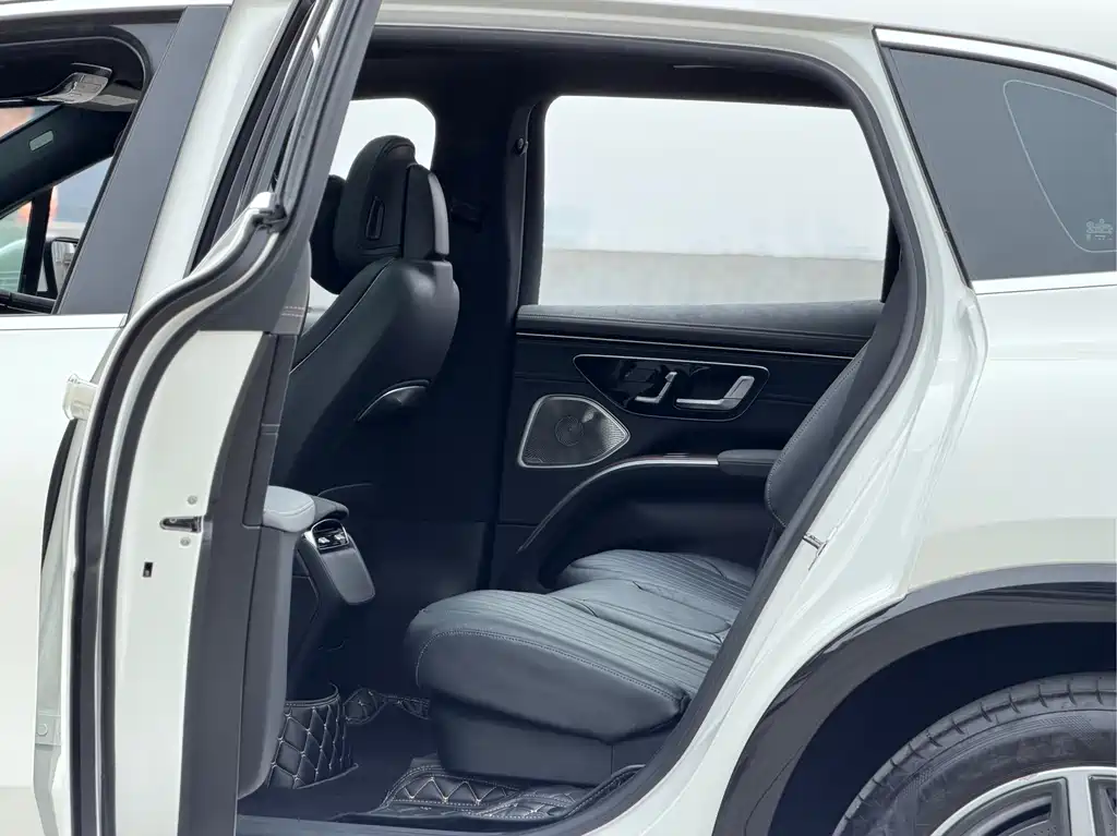 Mercedes-Benz EQS SUV 2023 — фото 19