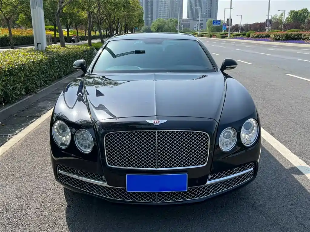 Bentley Flying Spur 2018 — фото 2