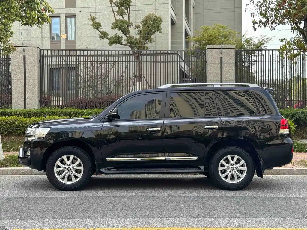 Toyota Land Cruiser 2019 — фото 11