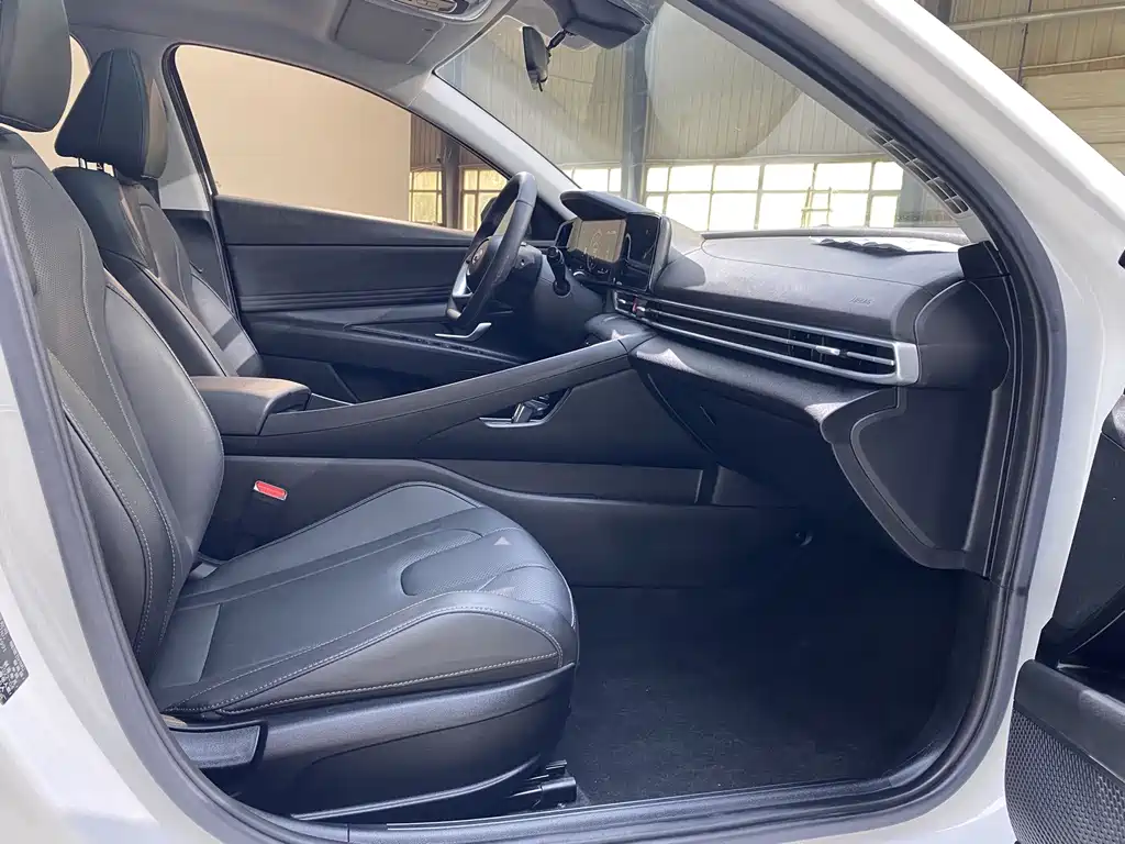 Hyundai Elantra 2022 — фото 23