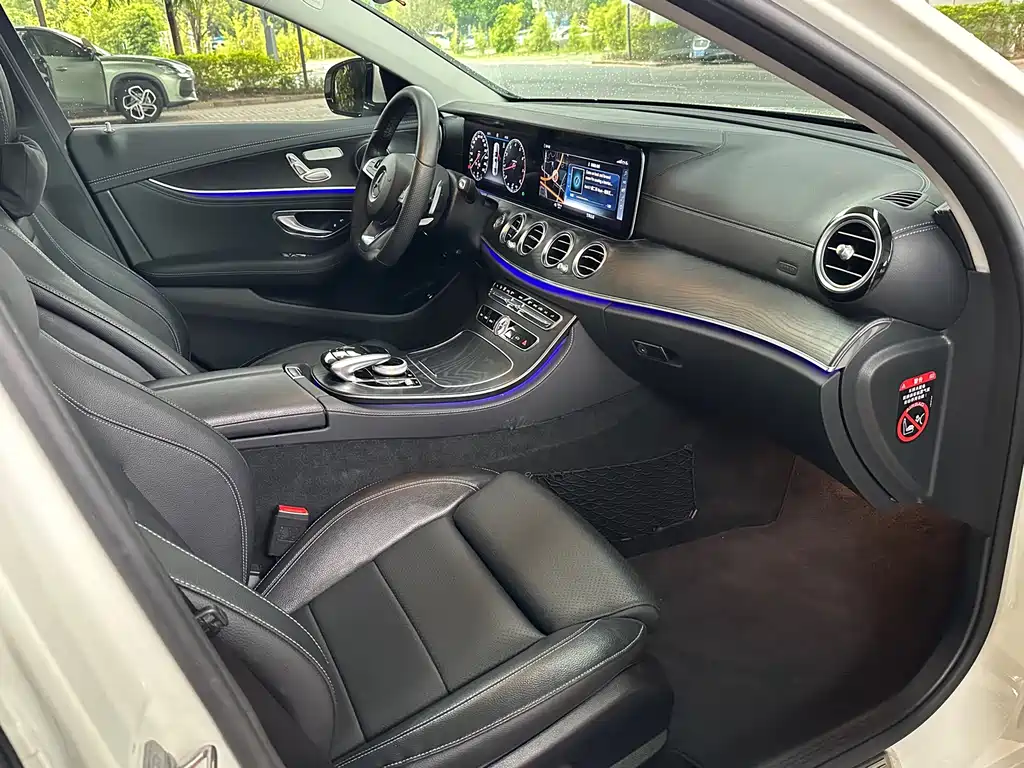 Mercedes-Benz E-Class 2018 — фото 20