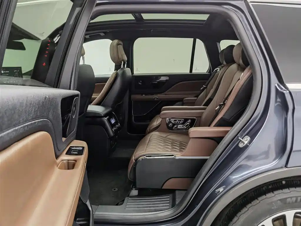 Lincoln Aviator 2020 — фото 15