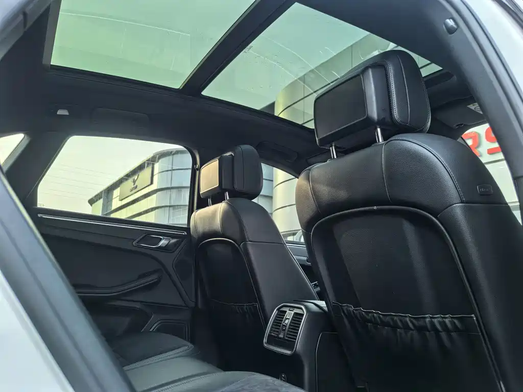 Porsche Macan 2019 — фото 12
