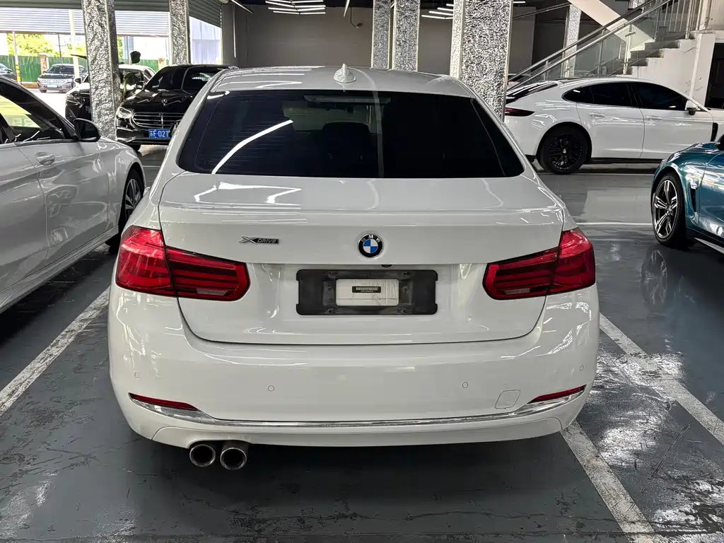 BMW 3 Series 2018 — фото 9