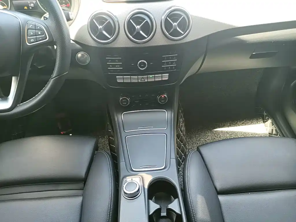 Mercedes-Benz B-Class 2018 — фото 10